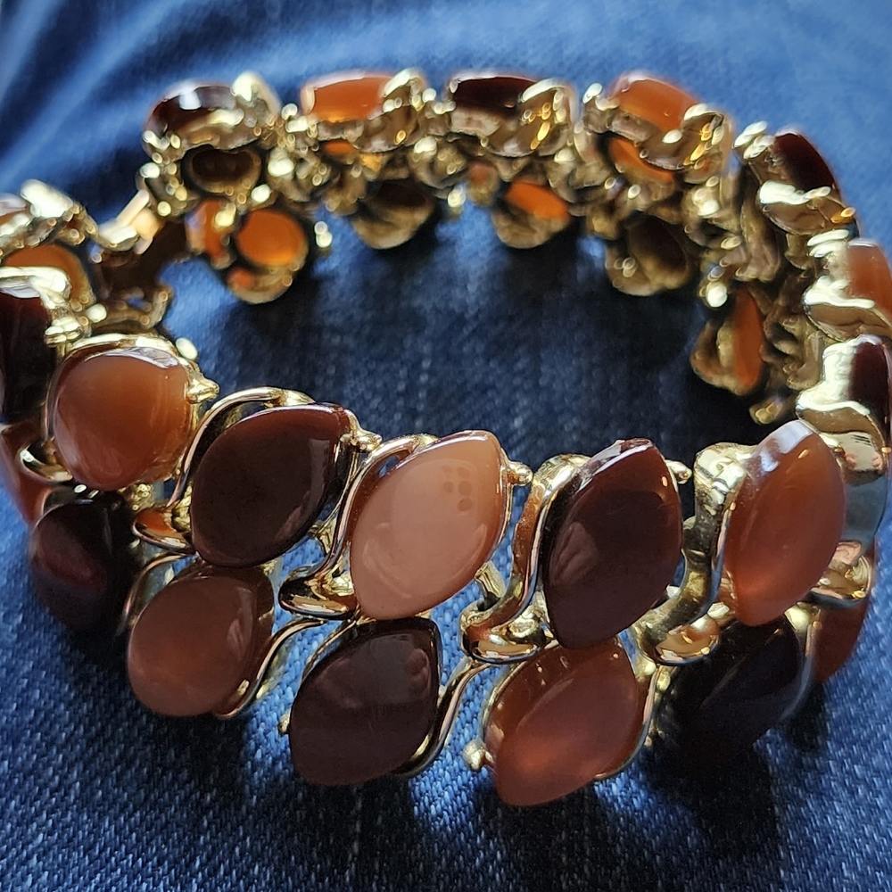 Vintage Hallmarked Lisner MoonGlo Bracelet